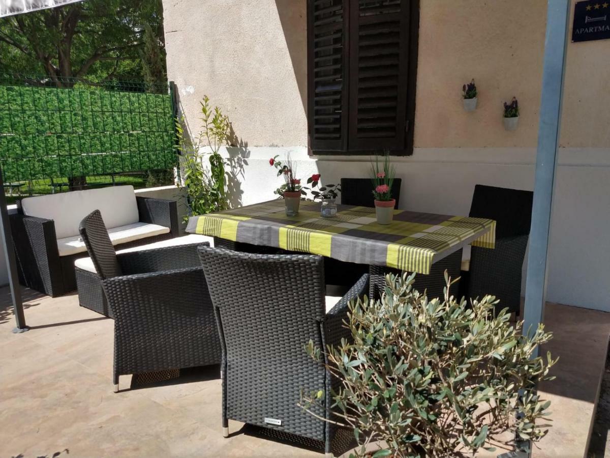 Apartment Lemon Tree Split Exterior photo